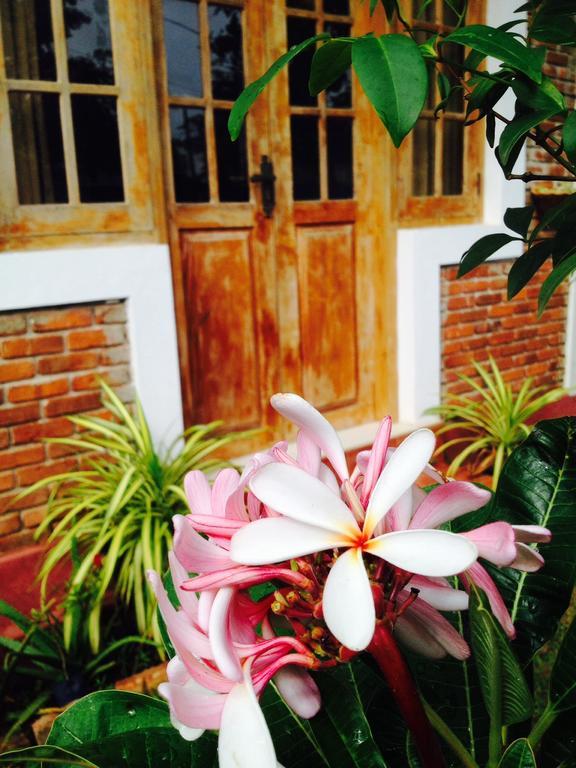 Manik Home Stay Kudapaduwa Exteriör bild