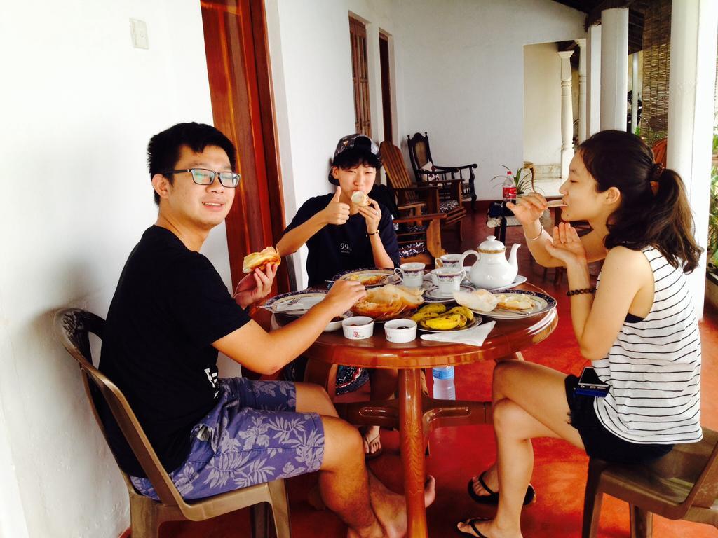 Manik Home Stay Kudapaduwa Rum bild